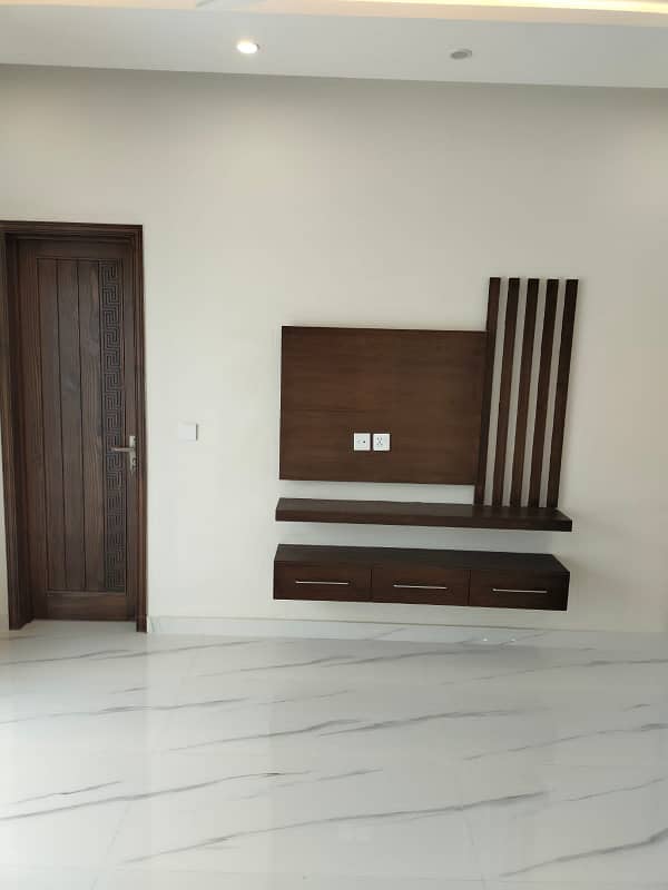 BRAND NEW 10 MARLA LUXURY HOUSE FOR RENT IN BAHRIA TOWN LAHORE 29