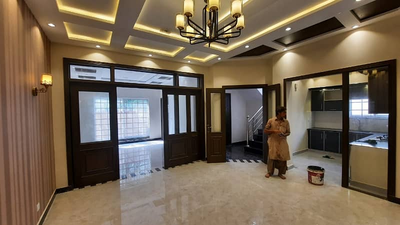 BRAND NEW 8 MARLA LUXURY HOUSE FOR RENT IN BAHRIA TOWN LAHORE 0