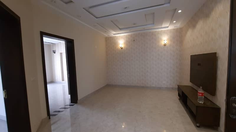 BRAND NEW 8 MARLA LUXURY HOUSE FOR RENT IN BAHRIA TOWN LAHORE 18