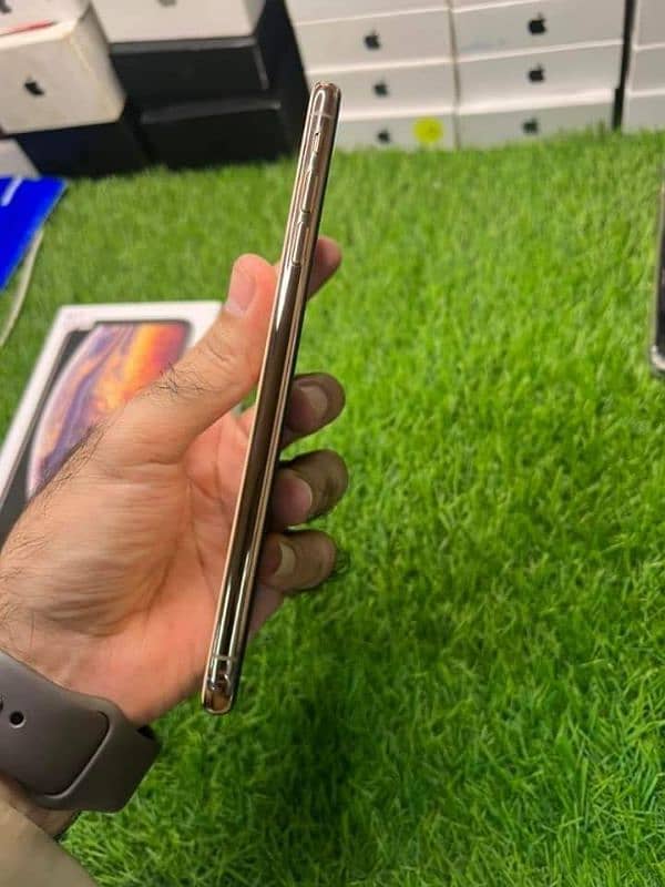 iphone xs max 256Gb PTA Approved 4