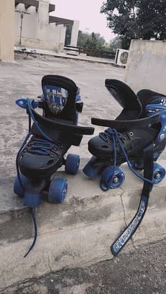 SKATING SHOES