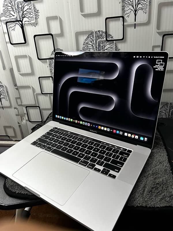 MacBook Pro, 16inch Retina Display 1