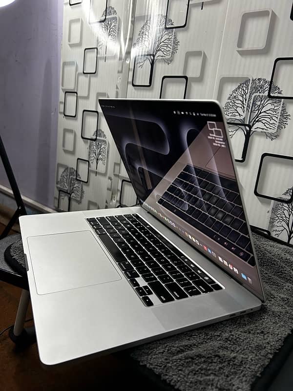 MacBook Pro, 16inch Retina Display 3