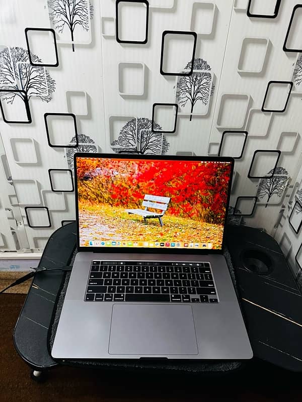 MacBook Pro 2019 16inch display 1