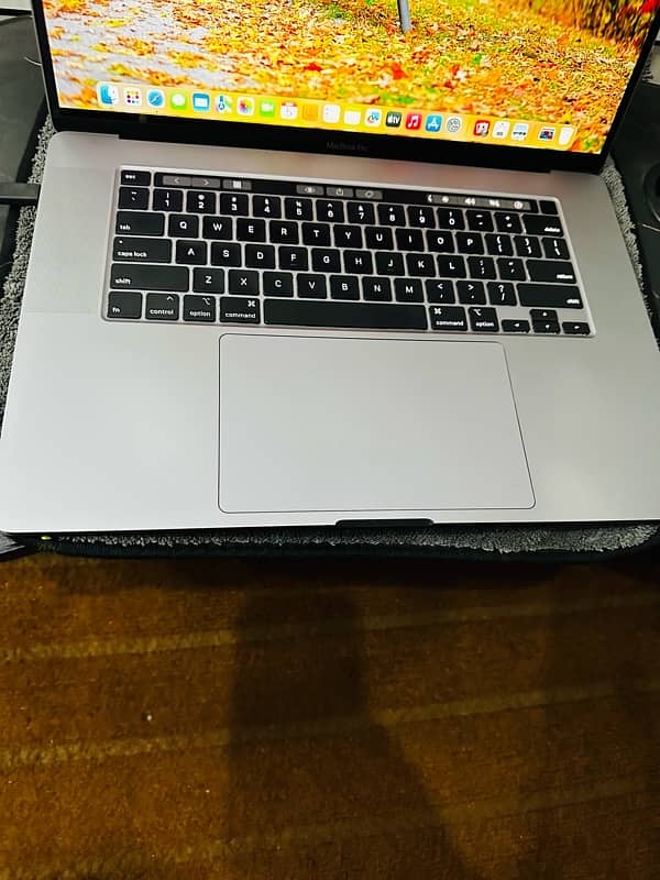 MacBook Pro 2019 16inch display 6