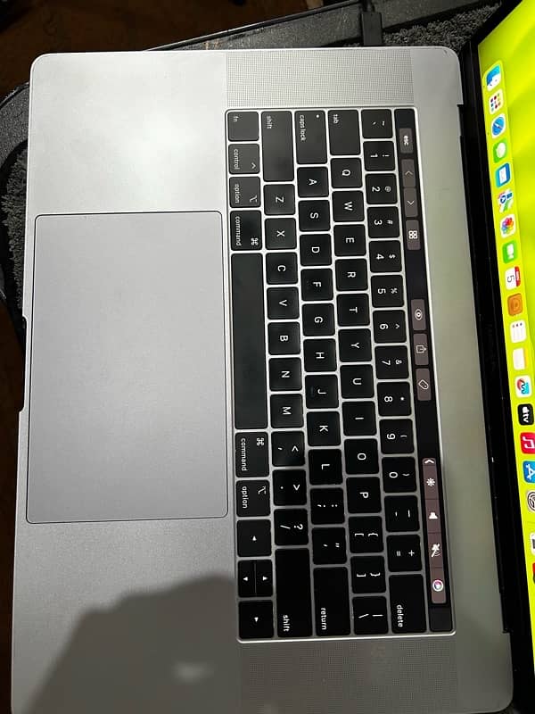 MacBook Pro 2018, 15inch Retina Display 9