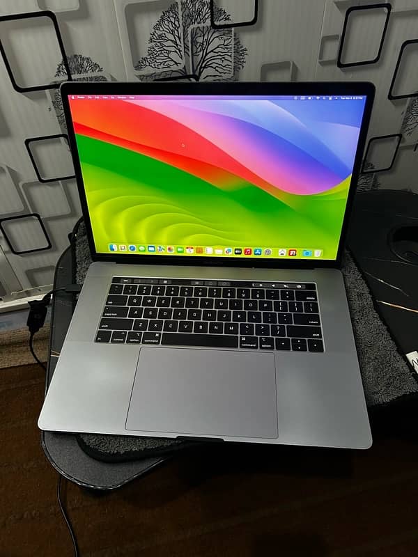 MacBook Pro 2018, 15inch Retina Display 11