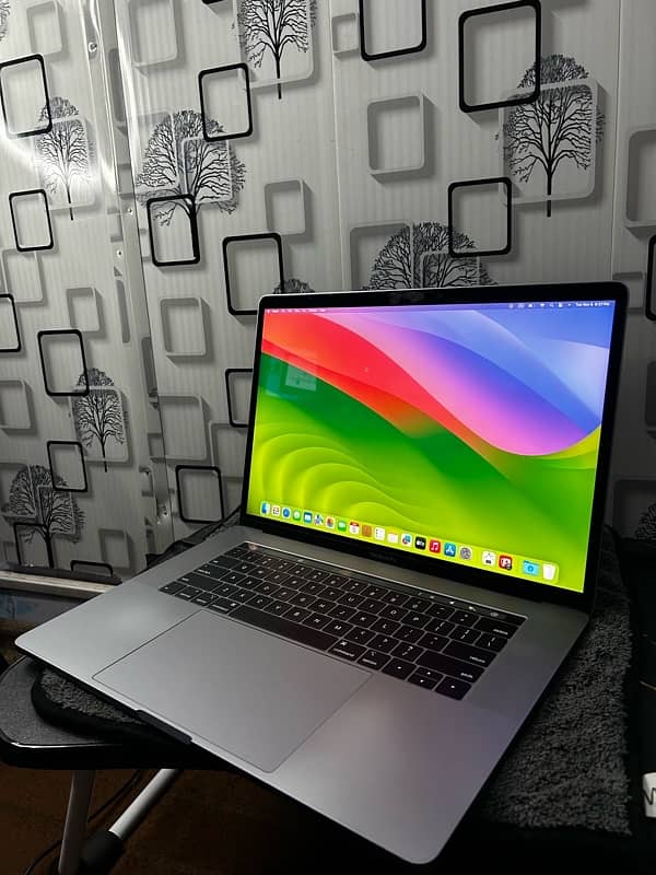 MacBook Pro 2018, 15inch Retina Display 12