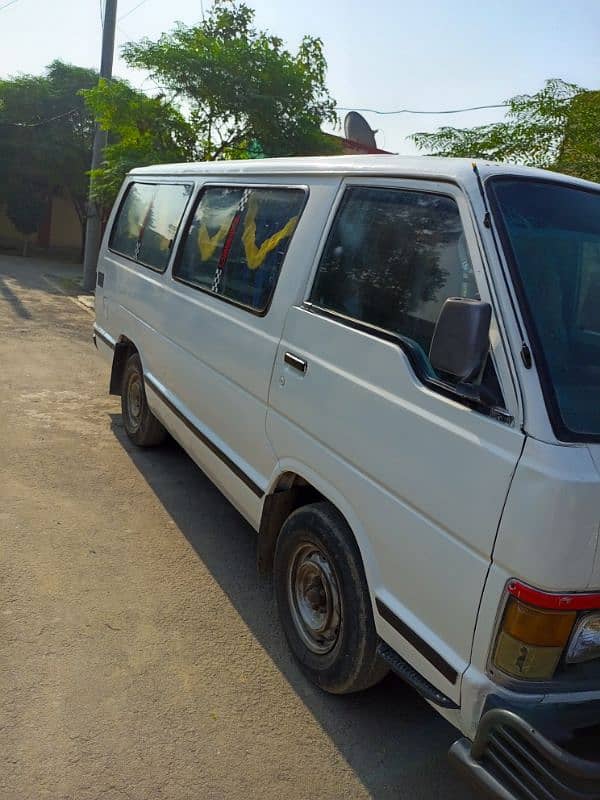 Toyota Hiace 2