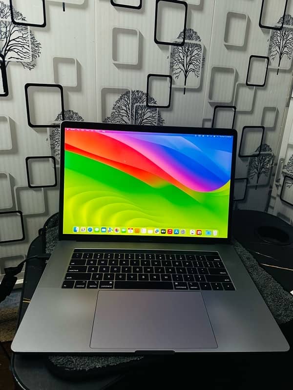 MacBook Pro 2018 16/512 4gb card 8