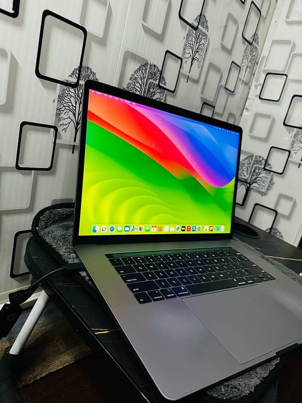 MacBook Pro 2018 16/512 4gb card 9