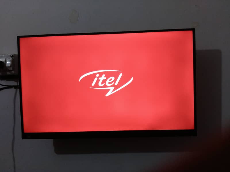 Itel 32 inch led tv with all original accessories 1