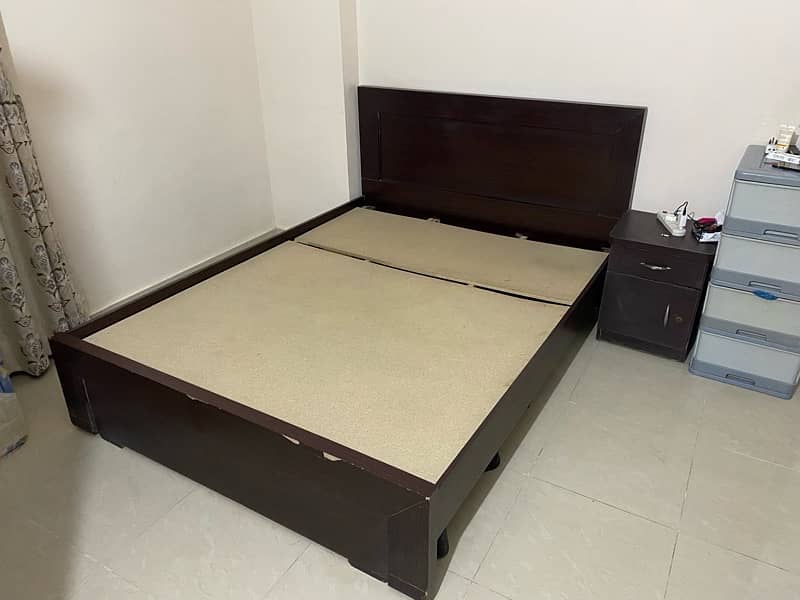 Queen size bed with one side table 0