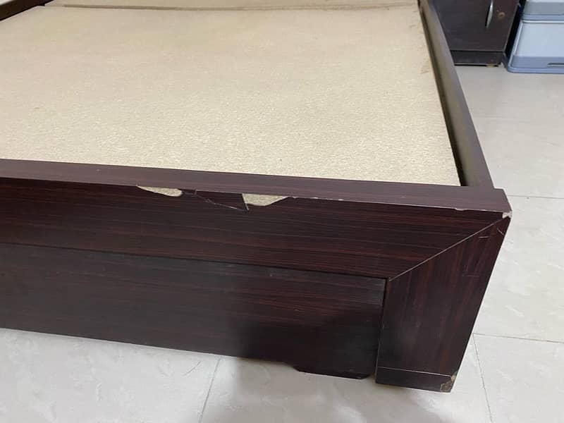 Queen size bed with one side table 2