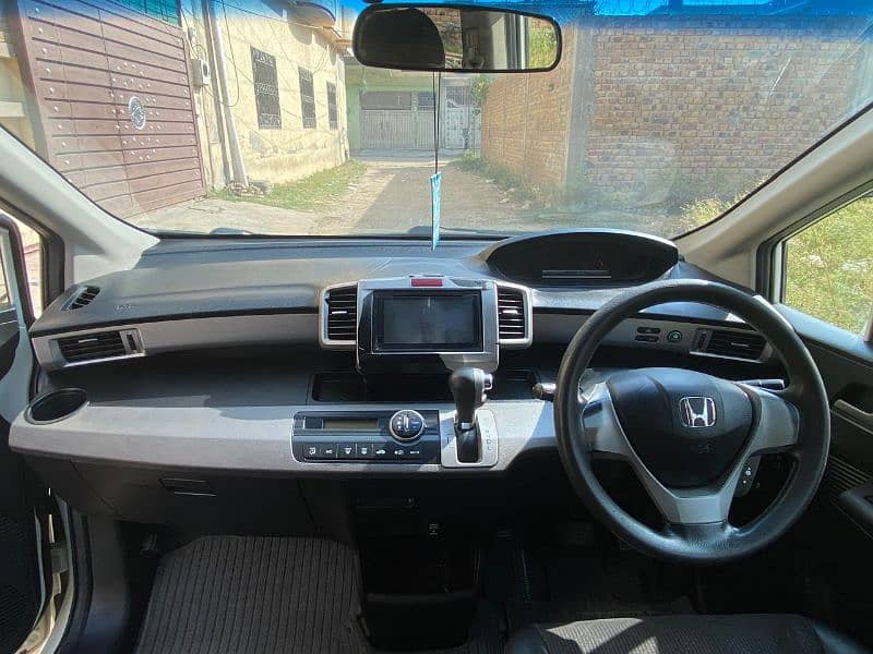 Honda Freed 2012 5