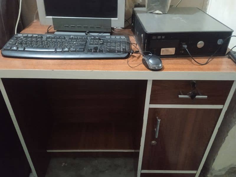 Computer Dell Desktop With Table For Sell 4