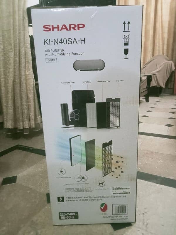 SHARP air purifier with humidifying function. 1