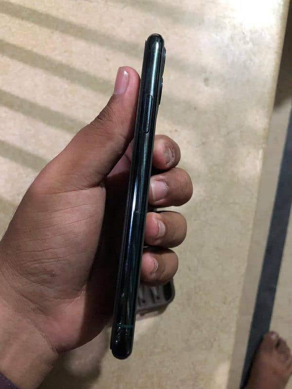 Iphone 11 pro ( Factory unlocked) 6