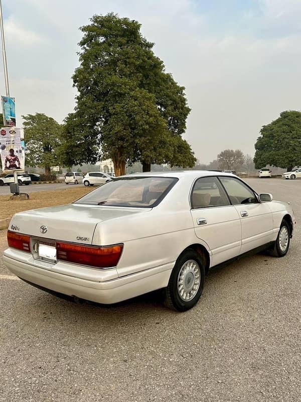 Toyota Crown royal saloon 2