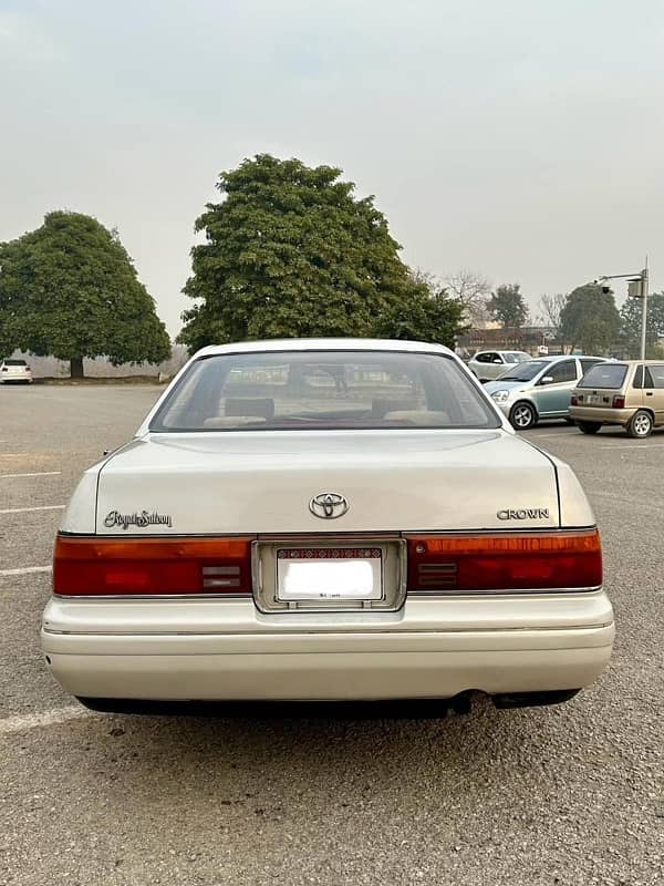 Toyota Crown royal saloon 5