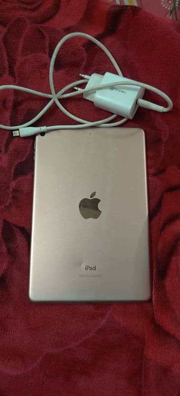 ipad mini 5 with charger 64gb 1