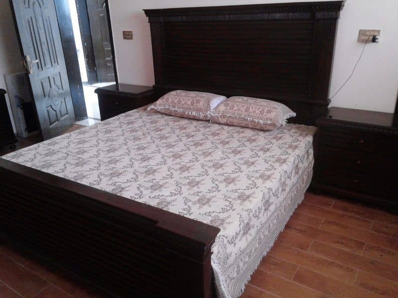 Solid wood bed king size 1