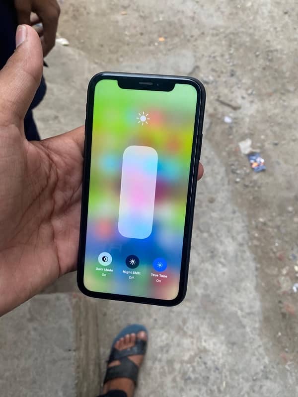 I PHONE XR(64)gb FACTORY UNLOCK 3