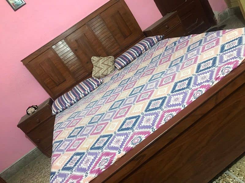 descent wooden bed with mattress 0