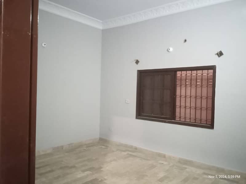 Well Mentain 200 Yrds Independent House Available For Rent Prime Location Gulistan-e-Johar Block-19 12