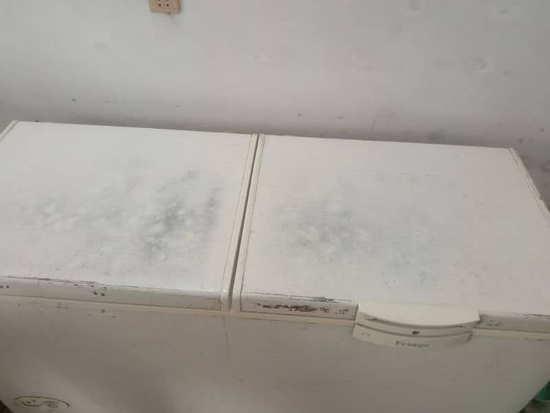 urgent sale freezer 1