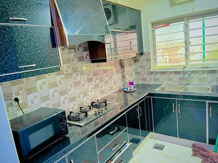 One bedroom daily basis laxusry apartment short stay apartment available for rent in bahria town 1