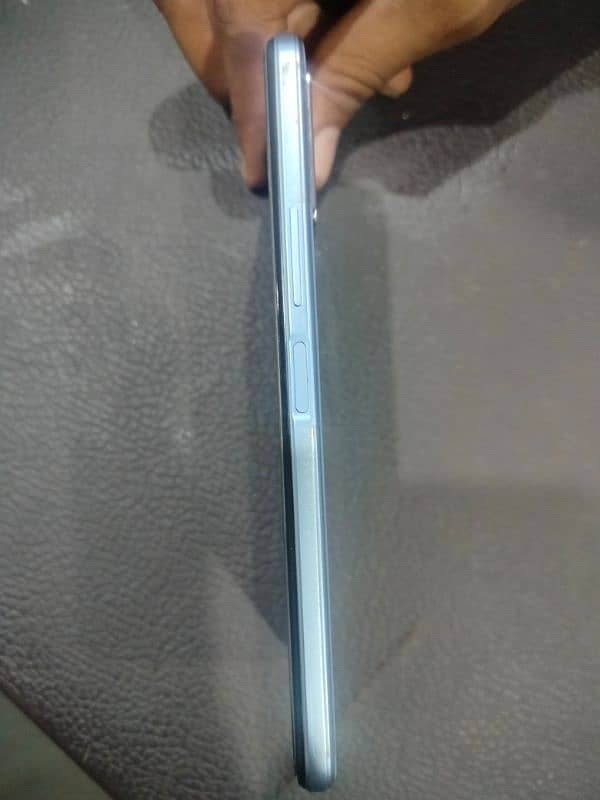 vivo y33s. ram 8+4 rom 128. condition 10by10. only devices 1