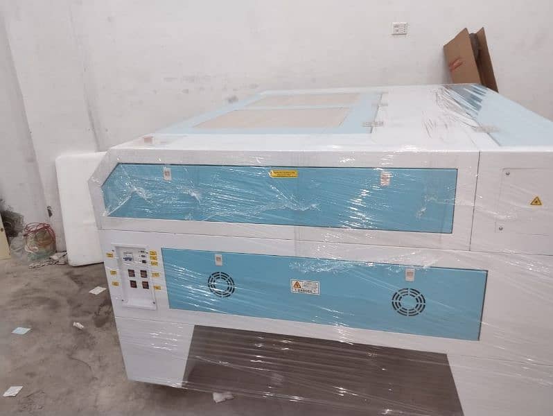 Laser cutting machine 4