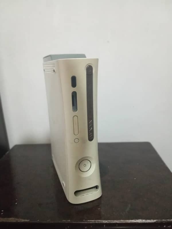 Xbox 360  With  1 controller  100% working condition For sale 0