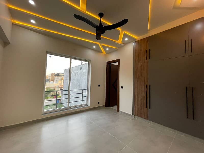 7 Marla Luxury Designer House For Rent 13