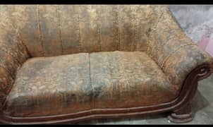 ak sofa 2 seater ha or dusra 3 seater ha