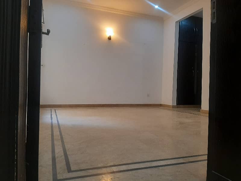 3 Bed Open Basement On 1 Kanal 24