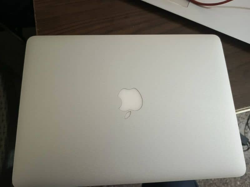 Apple Mac book air  2017 3