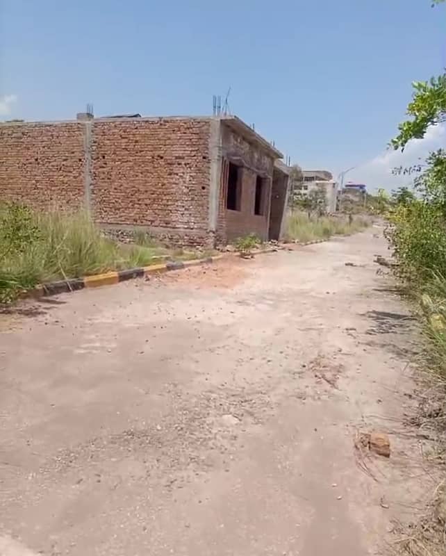 5 Marla Plot For Sale in Bani. Gala 0