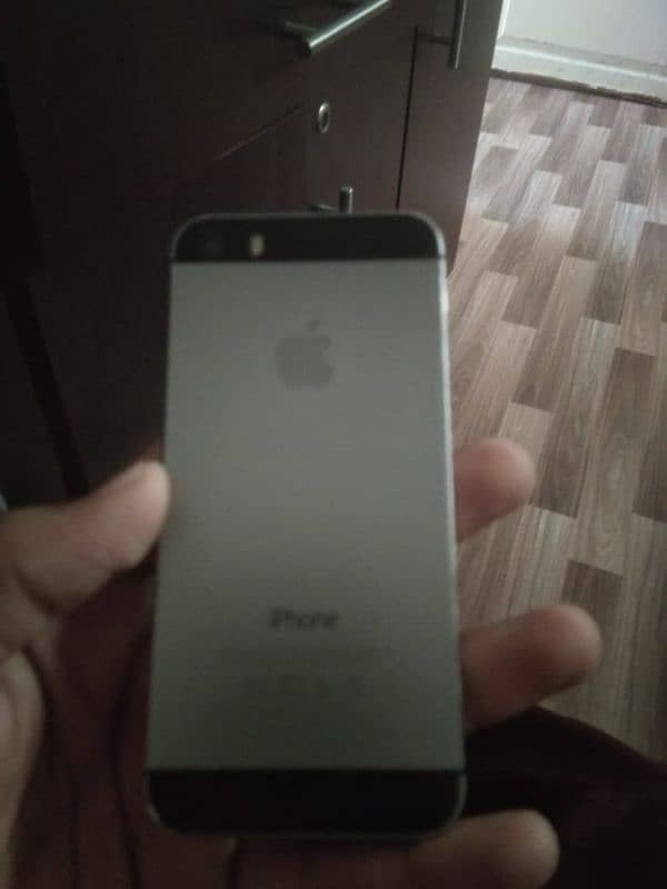 iphone 5s non pta touch I'd failed 16gb wala ha behtrenn chalta ha 4