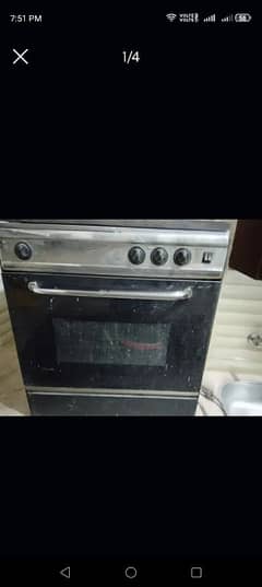 Nasgas cooking range three burner. single door.