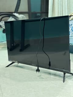 Samsung  andriod tv 32inch just like brand new is ka box bhi available