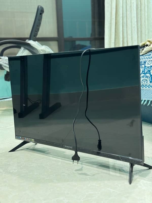 Samsung  andriod tv 32inch just like brand new is ka box bhi available 7