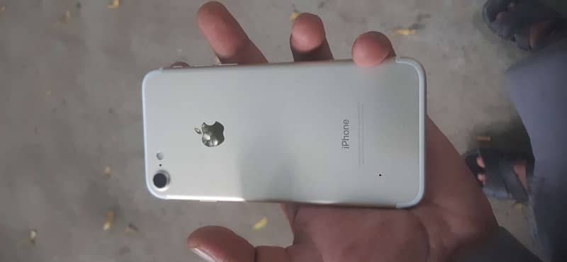 IPhone 7 32Gb argent need mouny 0