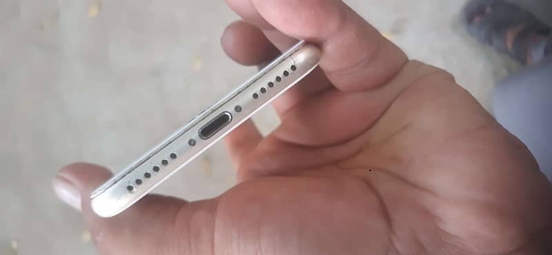 IPhone 7 32Gb argent need mouny 1