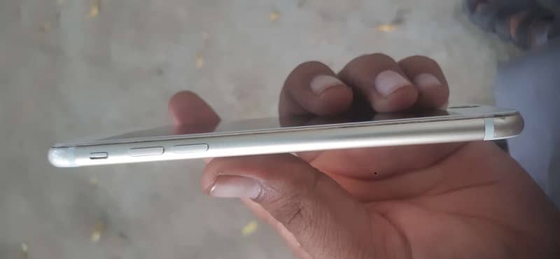 IPhone 7 32Gb argent need mouny 3