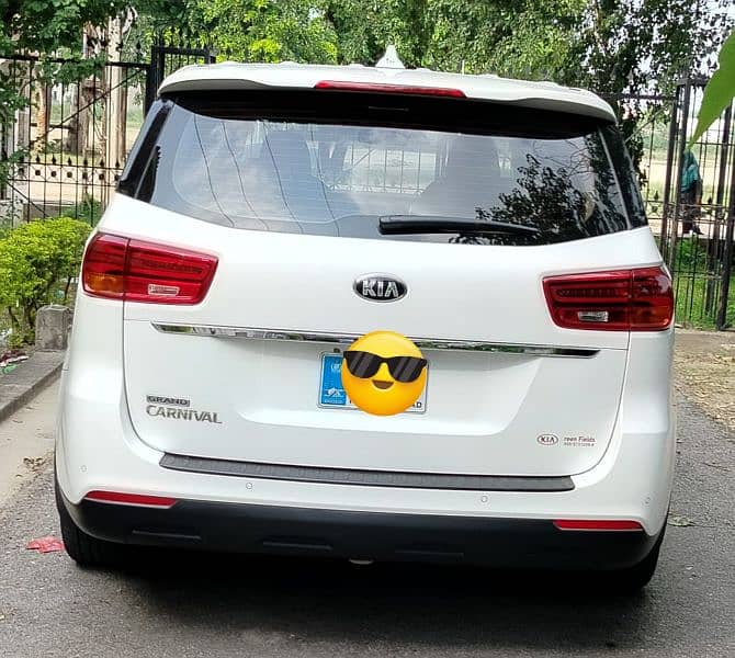 KIA Grand Carnival 2018 1