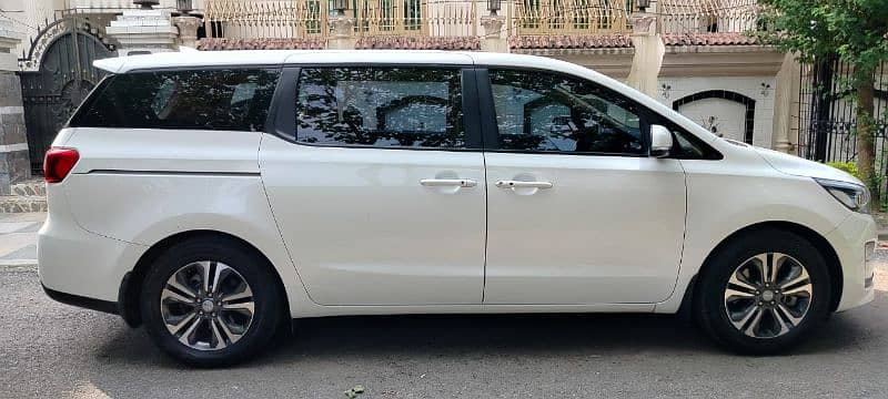 KIA Grand Carnival 2018 4