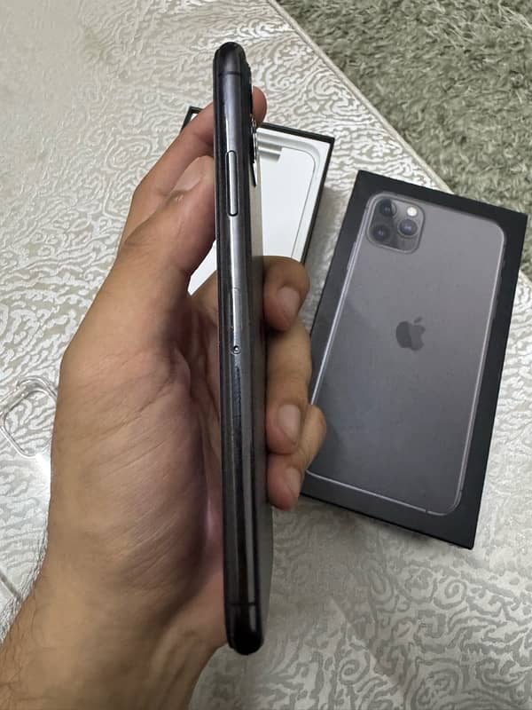 iphone 11 pro max 2