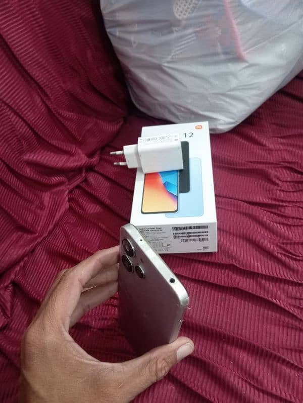 Redmi 12 silver wahite. . . . 8/128 GB 10/10 full box 3